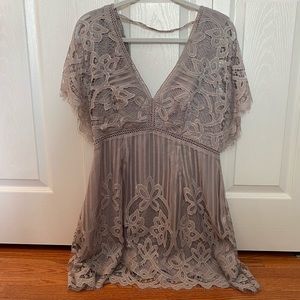 TOBI Gray/Silver Lace Short Sleeve Dress